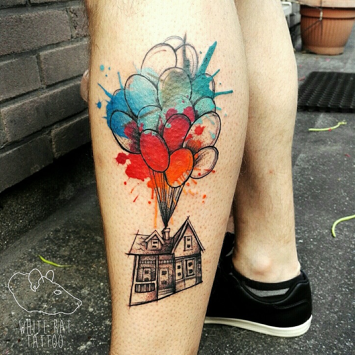 Tatuaż dom z balonami wykonany przez Agatę Kacperczyk w studio tatuażu White Rat Tattoo Warszawa