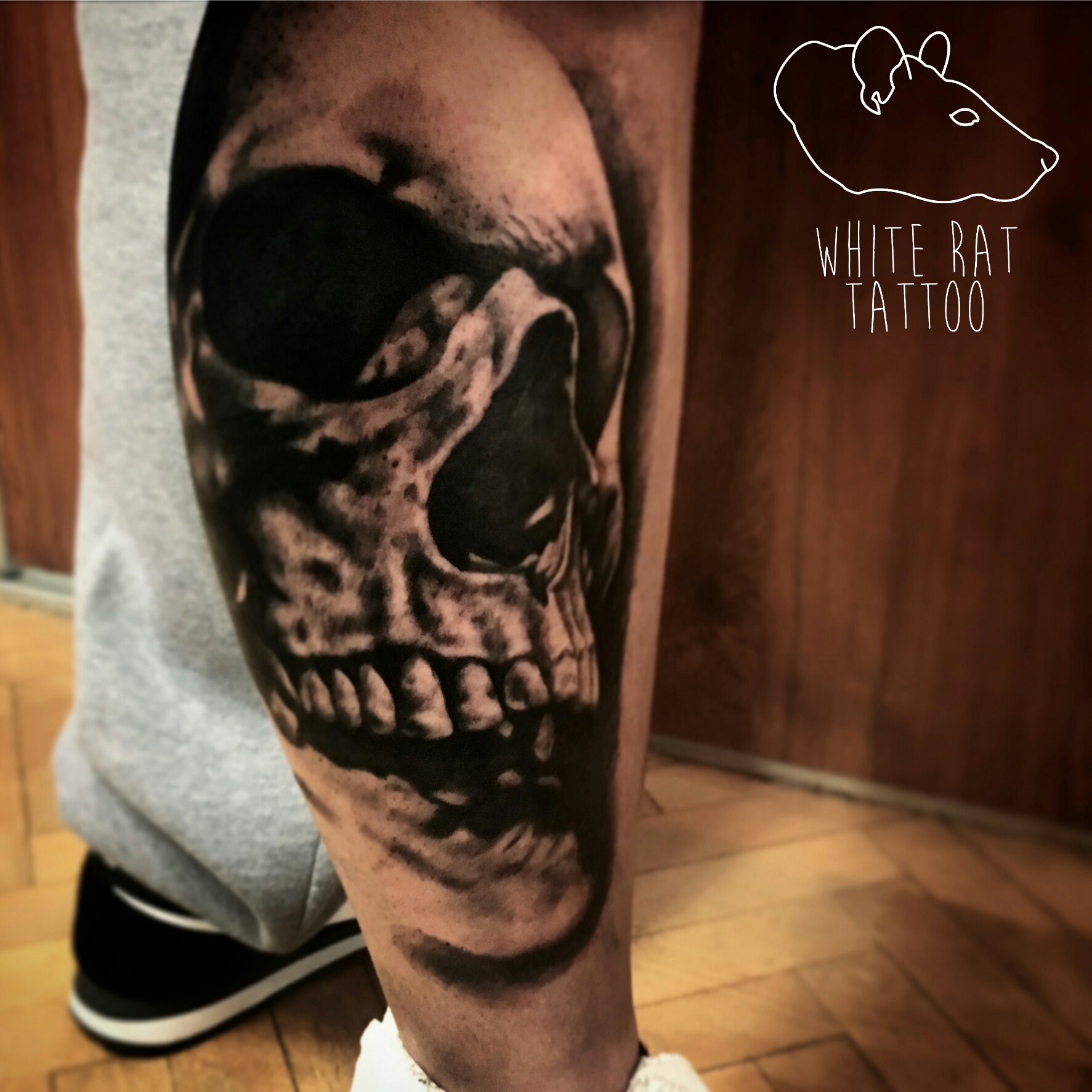 Tatuaż czaszki wykonany przez Agatę Kacperczyk w studio tatuażu White Rat Tattoo Warszawa