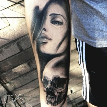 Studio tatuażu Warszawa Agata Kacperczyk tatuaż kobieta z czaszką