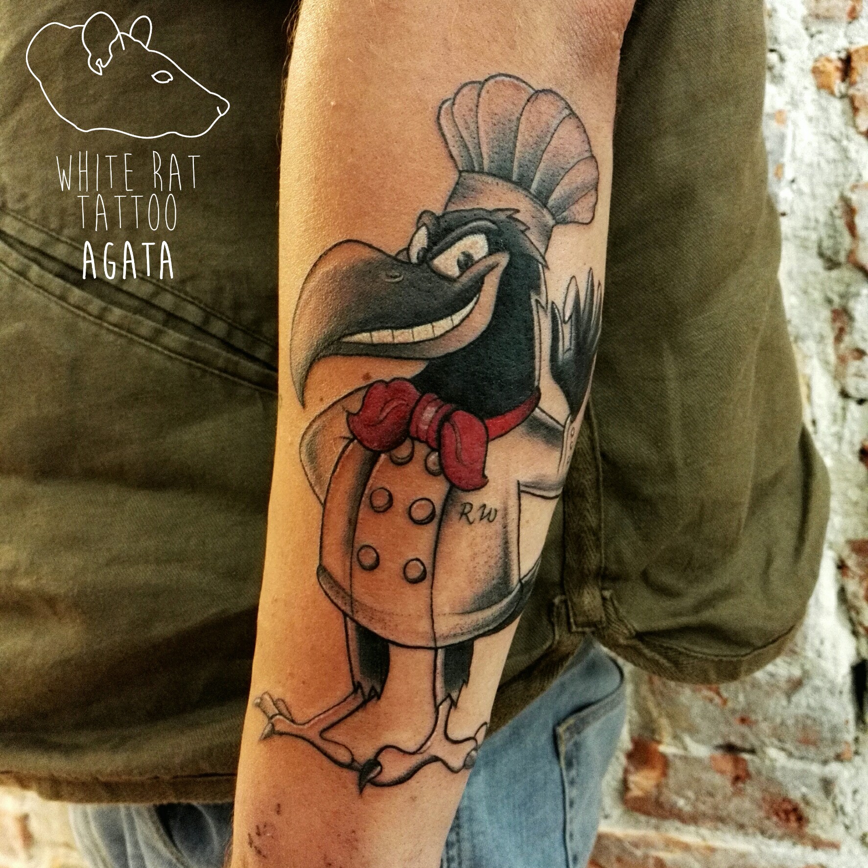 Tatuaż kucharza wrony wykonany przez Agatę Kacperczyk w studio tatuażu White Rat Tattoo Warszawa