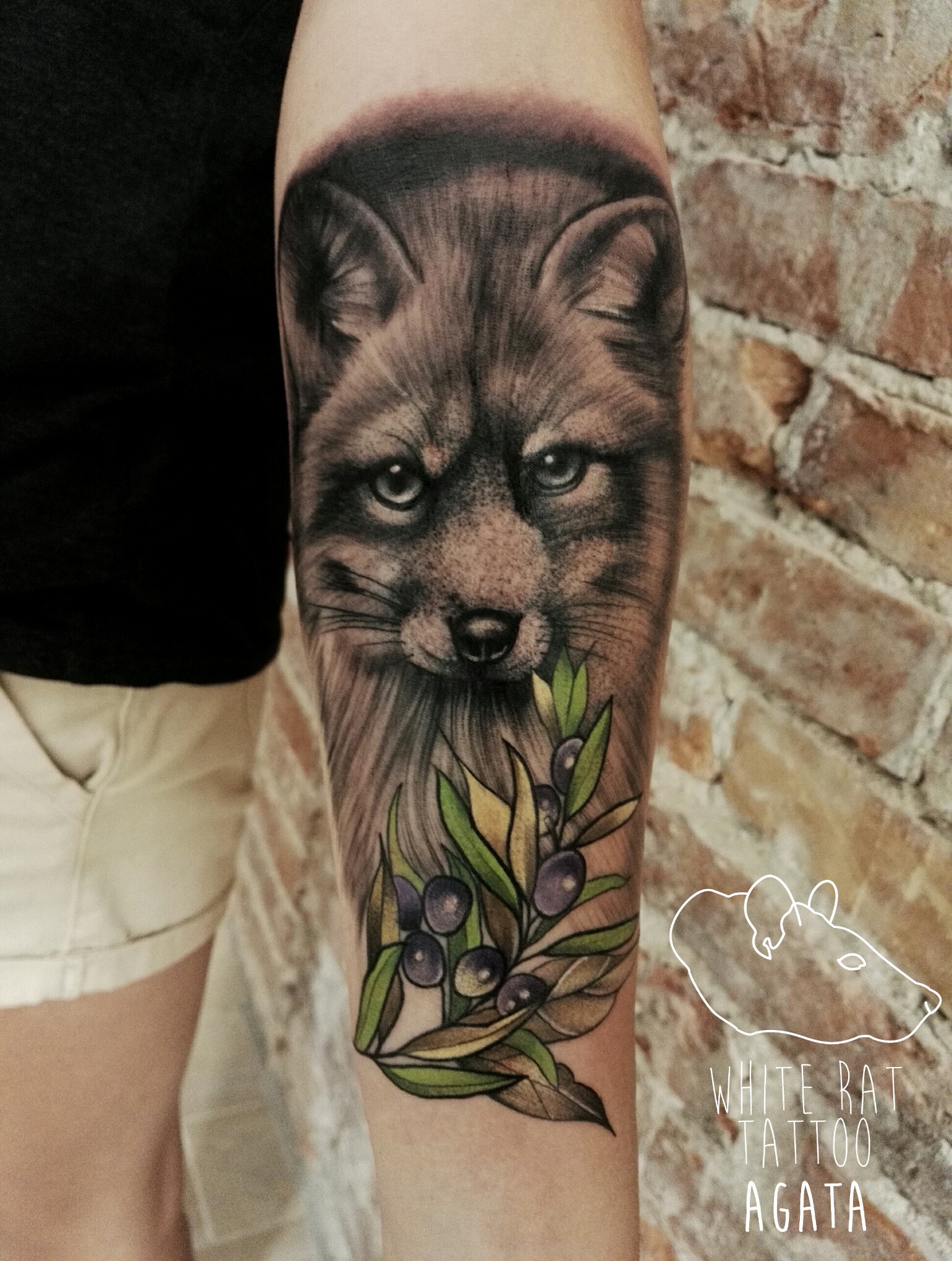 Tatuaż lisa wykonany przez Agatę Kacperczyk w studio tatuażu White Rat Tattoo Warszawa
