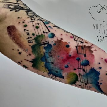 Agata Kacperczyk Studio Tatuażu Warszawa White Rat Tattoo Tatuaż Nuty Watercolor