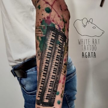 Agata Kacperczyk Studio Tatuażu Warszawa White Rat Tattoo Tatuaż Pianino Watercolor