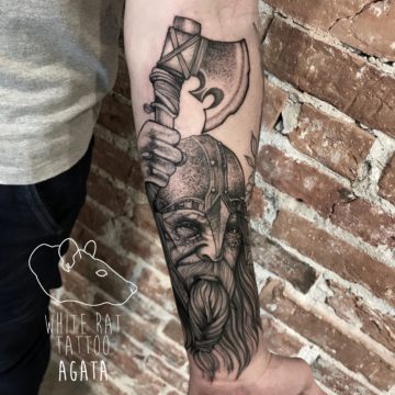 Agata Kacperczyk Studio Tatuażu Warszawa White Rat Tattoo Tatuaż Realistyczny Perun