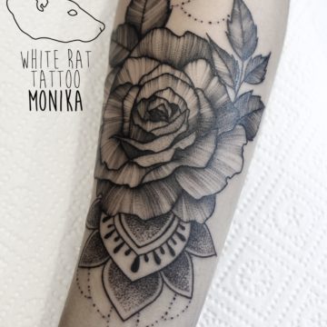 Monika Michniewicz Studio Tatuażu Warszawa White Rat Tattoo Tatuaż Róża z mandalą