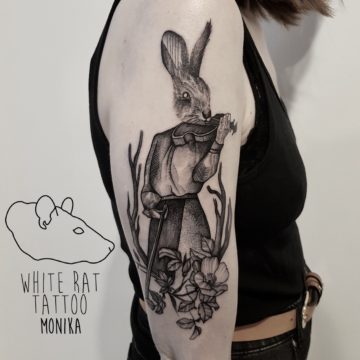Monika Michniewicz Studio Tatuażu Warszawa White Rat Tattoo Tatuaż Zając Skrzypce