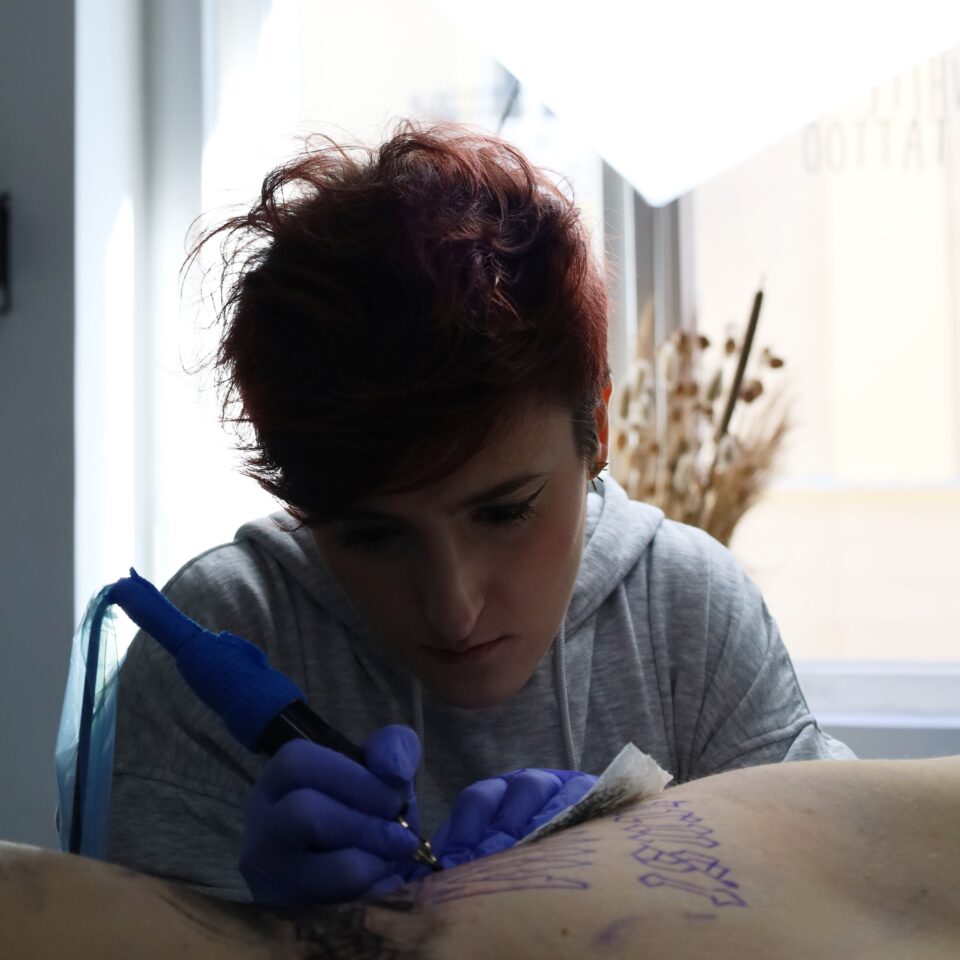 Agata Kacperczyk tatuatorka Studio Tatuażu Warszawa White Rat Tattoo