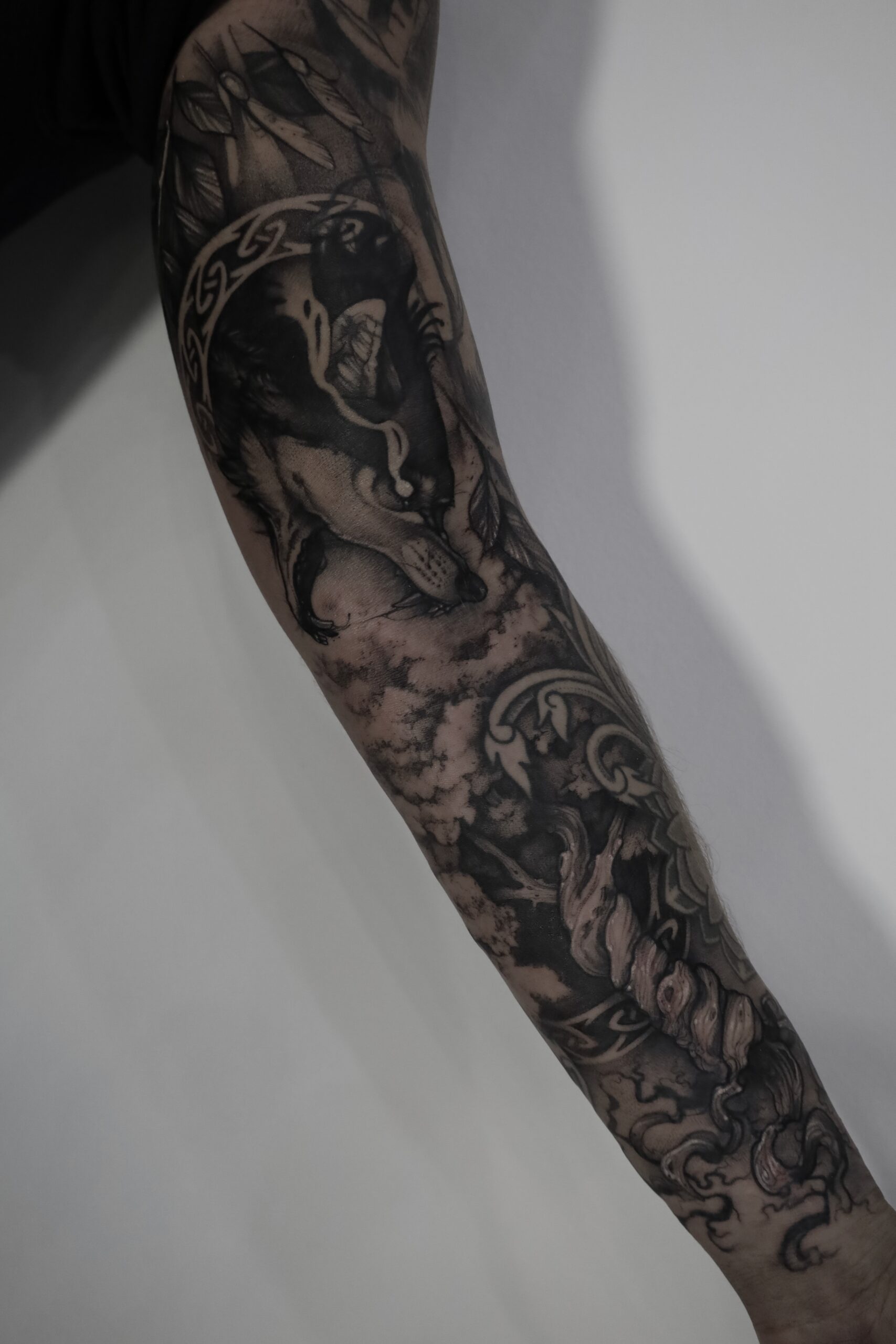 White Rat Tattoo studio tatuażu Warszawa Foxey tatuaż nordycki wilk Foxey
