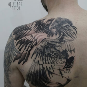 White Rat Tattoo Studio Tatuażu Warszawa Tomek Realistyczny Tatuaż Plecy Kruk