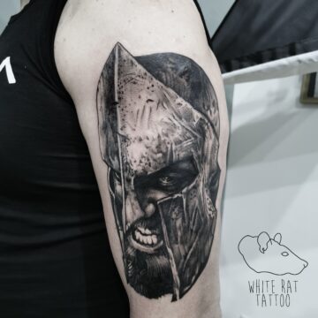 White Rat Tattoo Studio Tatuażu Warszawa Tomek Realistyczny Tatuaż Wojownik Troja Sparta