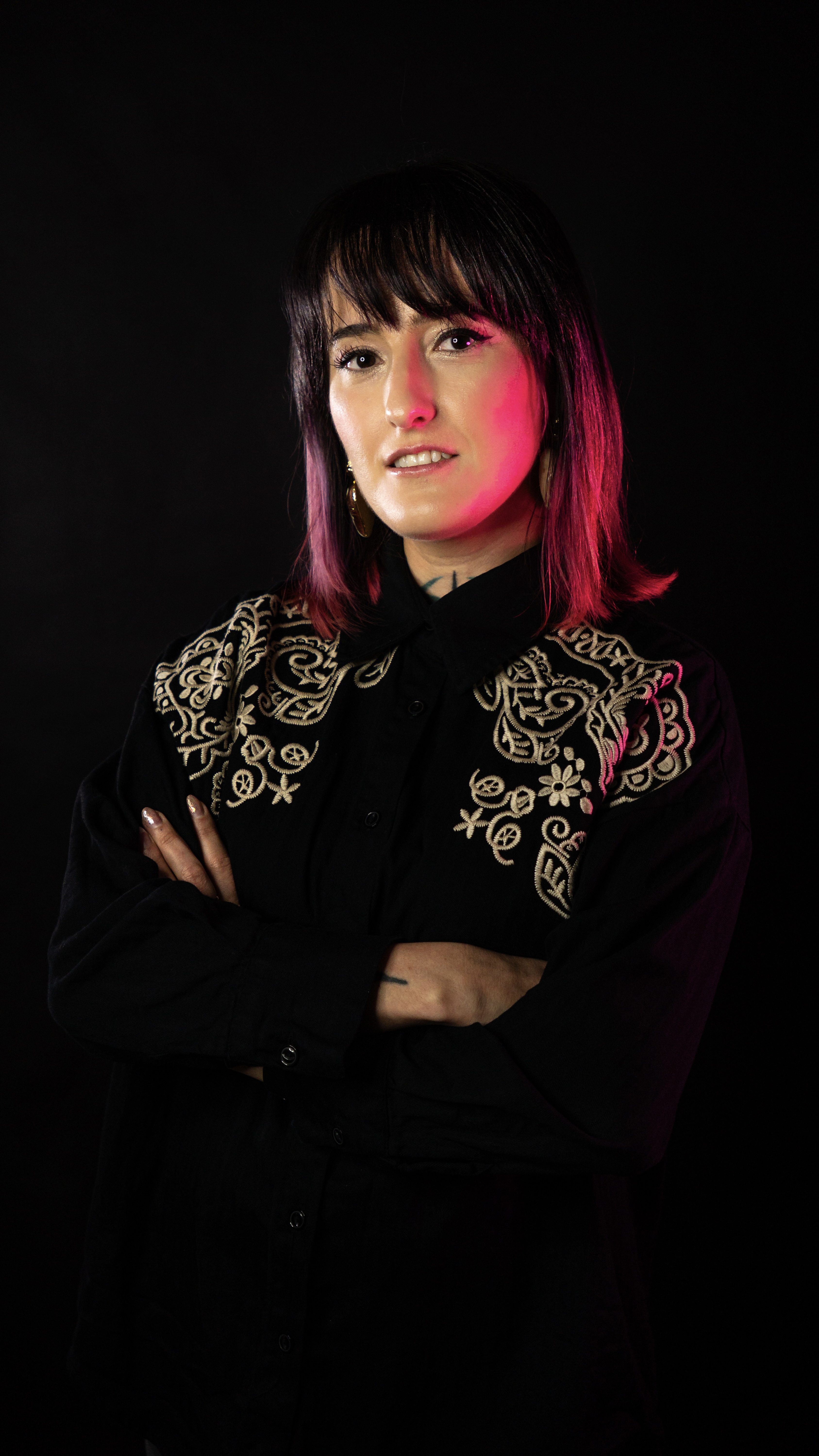 Agata Kacperczyk – tatuatorka Warszawa, właścicielka White Rat Tattoo, portret artystki specjalizującej się w tatuażach kolorowych i watercolor