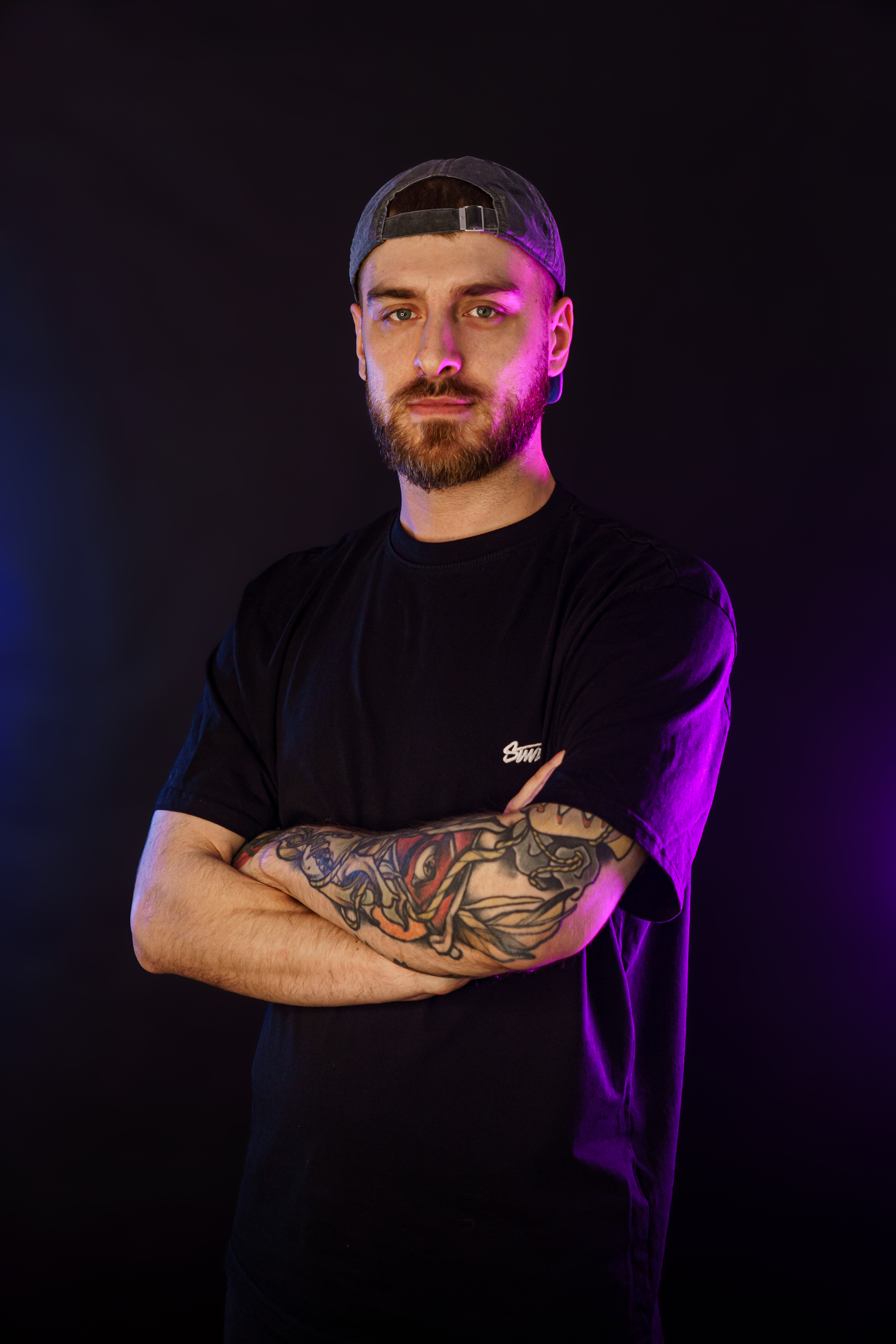 Łukasz – tatuator specjalizujący się w tatuażach realistycznych w White Rat Tattoo Warszawa